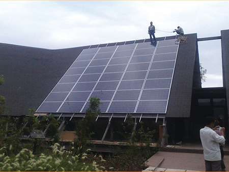 نظم الطاقة الشمسية المثبتة فوق أسطح المباني