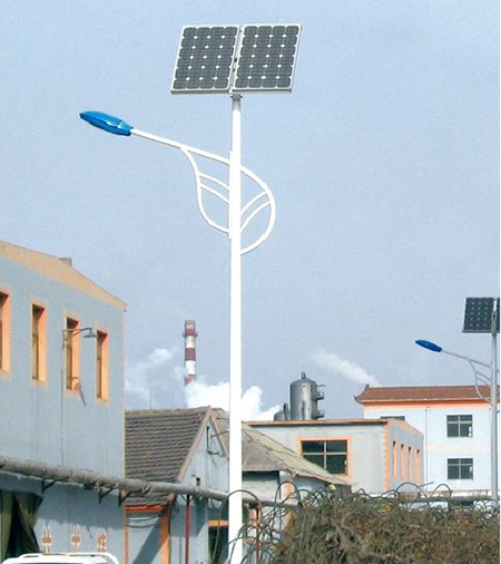 إنارة الشوارع بالطاقة الشمسية